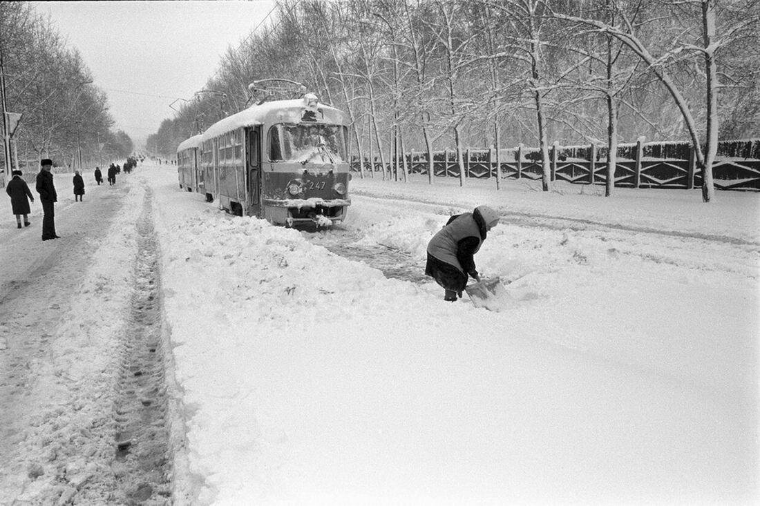 Кстати, на этом фото 2 мая 1984 года. В Свердловске выпало более полуметра снега =)