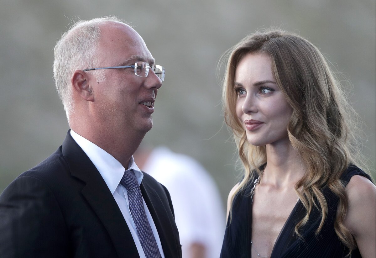 Кирилл Дмитриев с супругой Натальей Поповой.