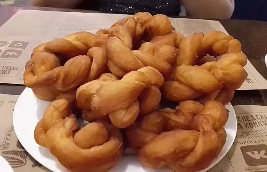 Борцоги на зул. Борцоки на цаган сар. Калмыцкая кухня борцоги. Калмыцкие борцики. Калмыцкая кухня борцоги.