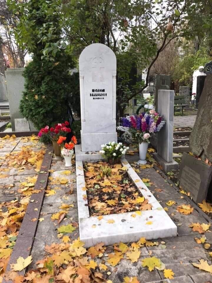 Олег ефремов где похоронен фото памятника