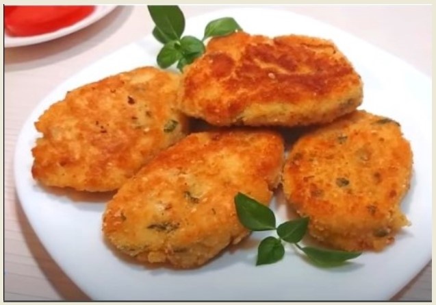 Беру куриную грудку с грибами и готовлю вкусные котлеты.