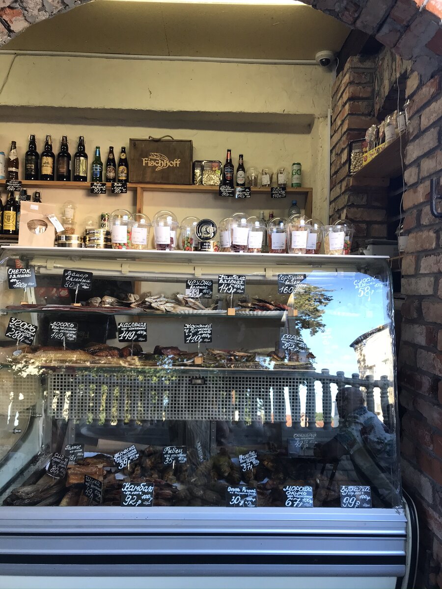 Рыбная витрина в ресторане "Рыбный двор" (поселок Рабчий)