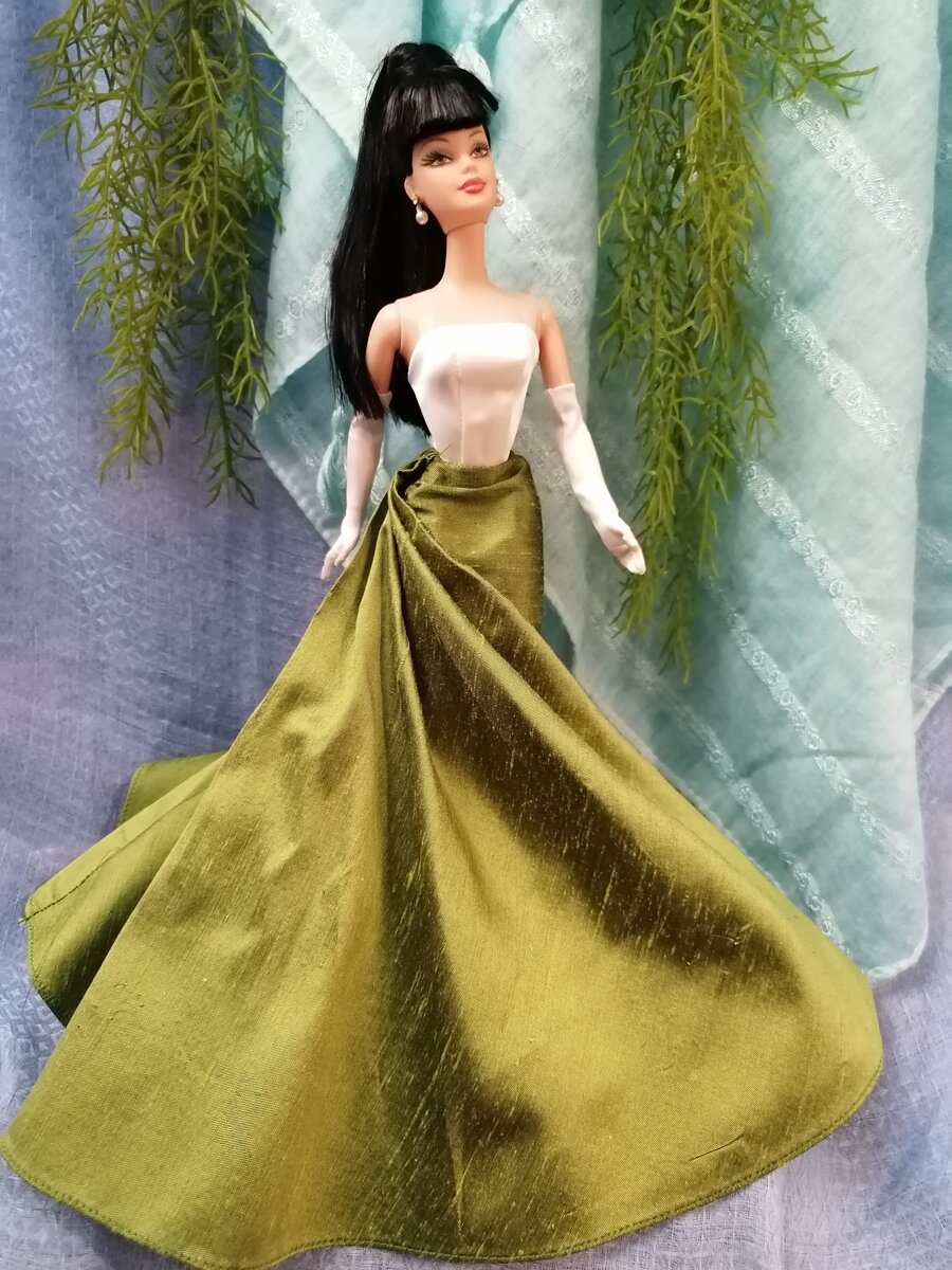 Платье на силиконовых бретельках наглухо зашито. (фото автора)