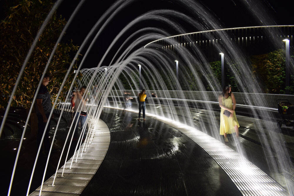 «Поющие» фонтаны на площади в Краснодаре