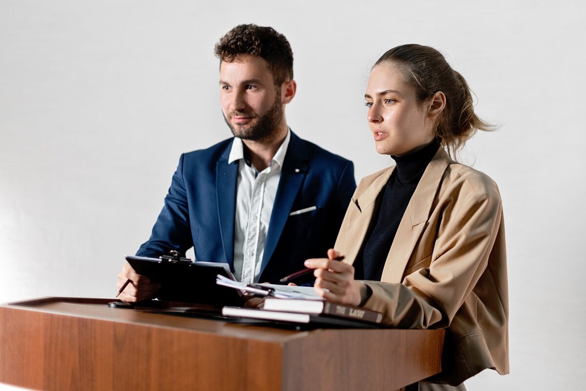 Юридическая консультация завещание. Юрист картинки. Юридическая консультация завещание. Юридическая консультация завещание. Юрист и пенсионер.