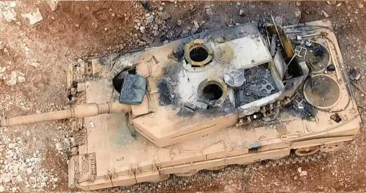 Леопард 2а6 подбитый. M1 Abrams вышибные панели. Вышибные панели т-90м. Танк Абрамс вышибные панели.