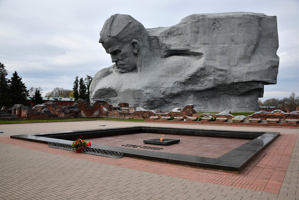 Монумент войнам, защищавшим крепость