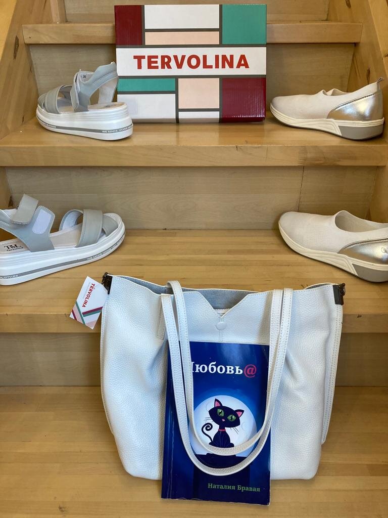 Фото автора. Книга автора Любовь@, информация после статьи.