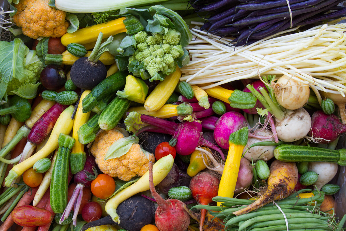 Mixed vegetables. Мини овощи. Бейби овощи. Мини фрукты и овощи. Живые продукты.