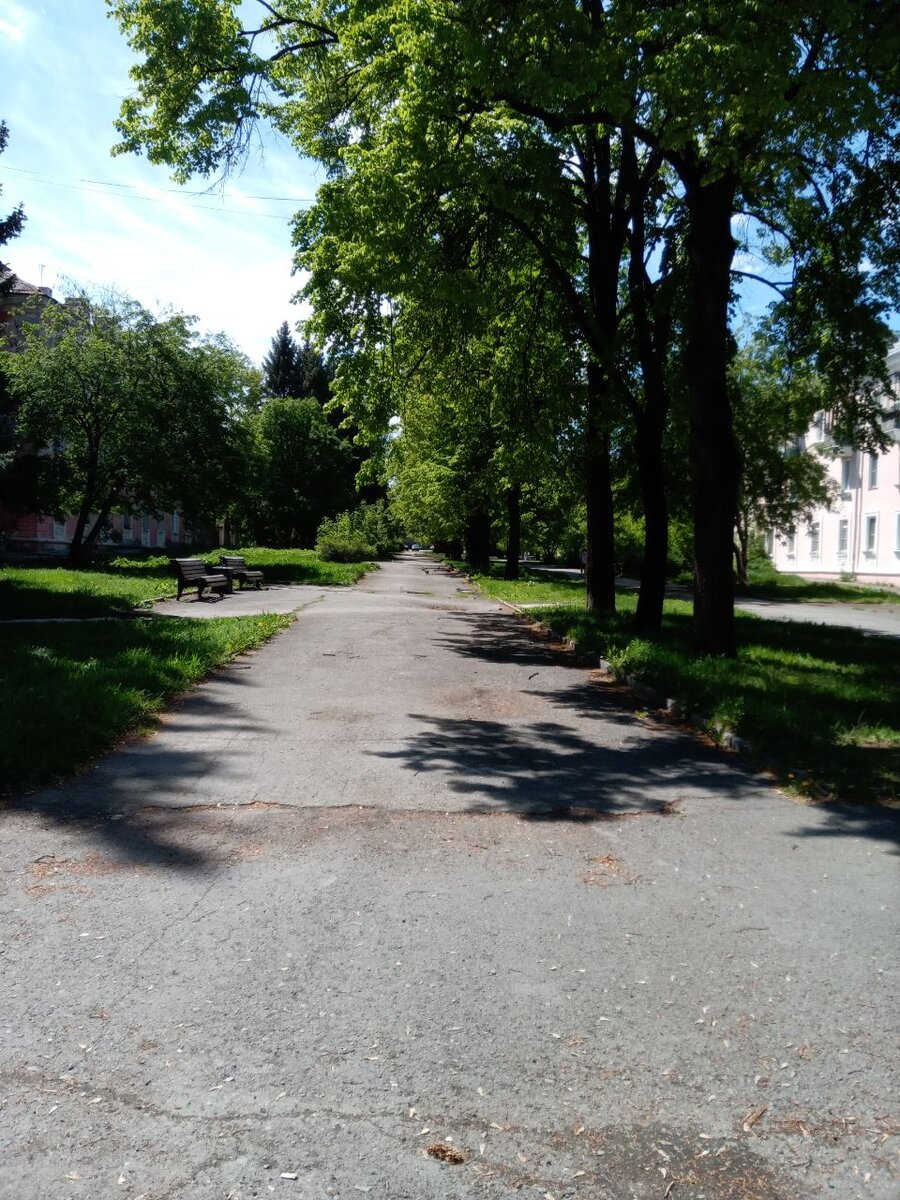 Да, асфальт и здесь пора бы обновить