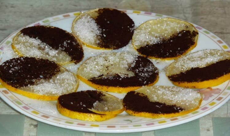 НИ ЗА ЧТО!!! НИ КОГ ДА!!!! Не портите коньяк (даже ОЧЕНЬ хреновый коньяк) вот такой вот гадостью! То что на картинке это смерть напитка! (картинка с просторов интернета - не знаю чья)