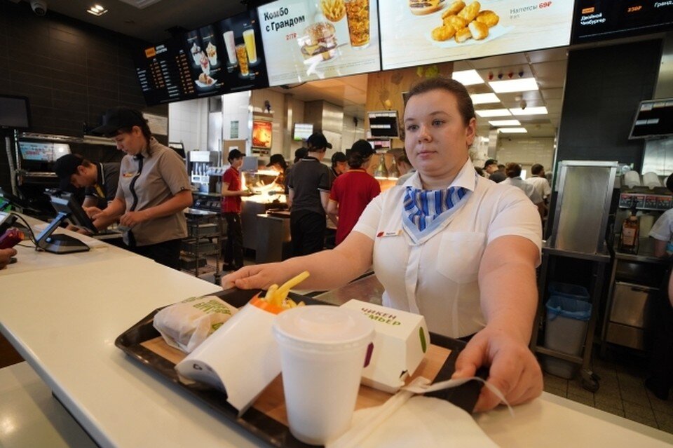     Кажется, всем в один день захотелось отведать картошечки с бургером. Светлана МАКОВЕЕВА