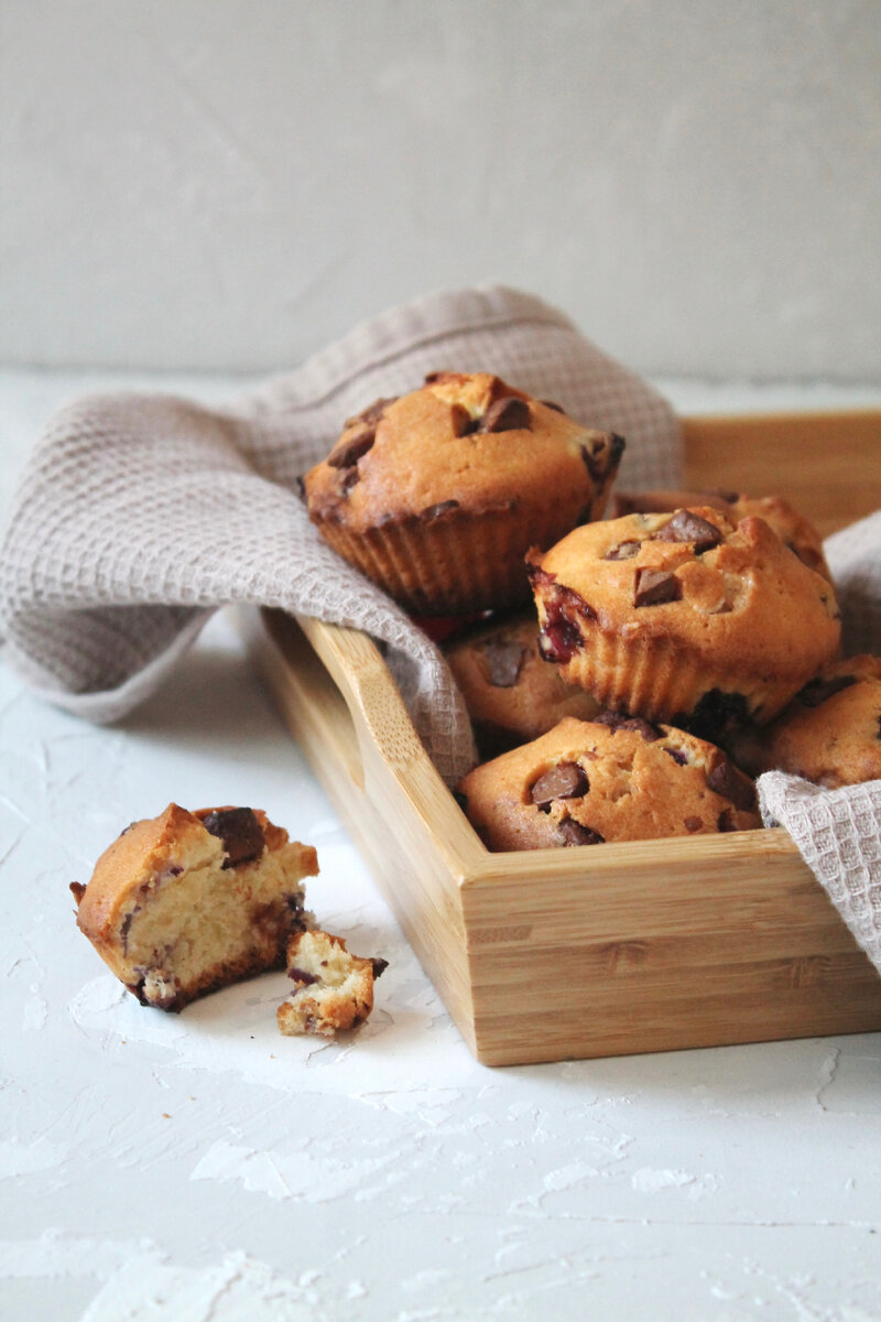 Сладость маффина и шоколада и приятная кислинка от ягод - сочетание потрясающее!