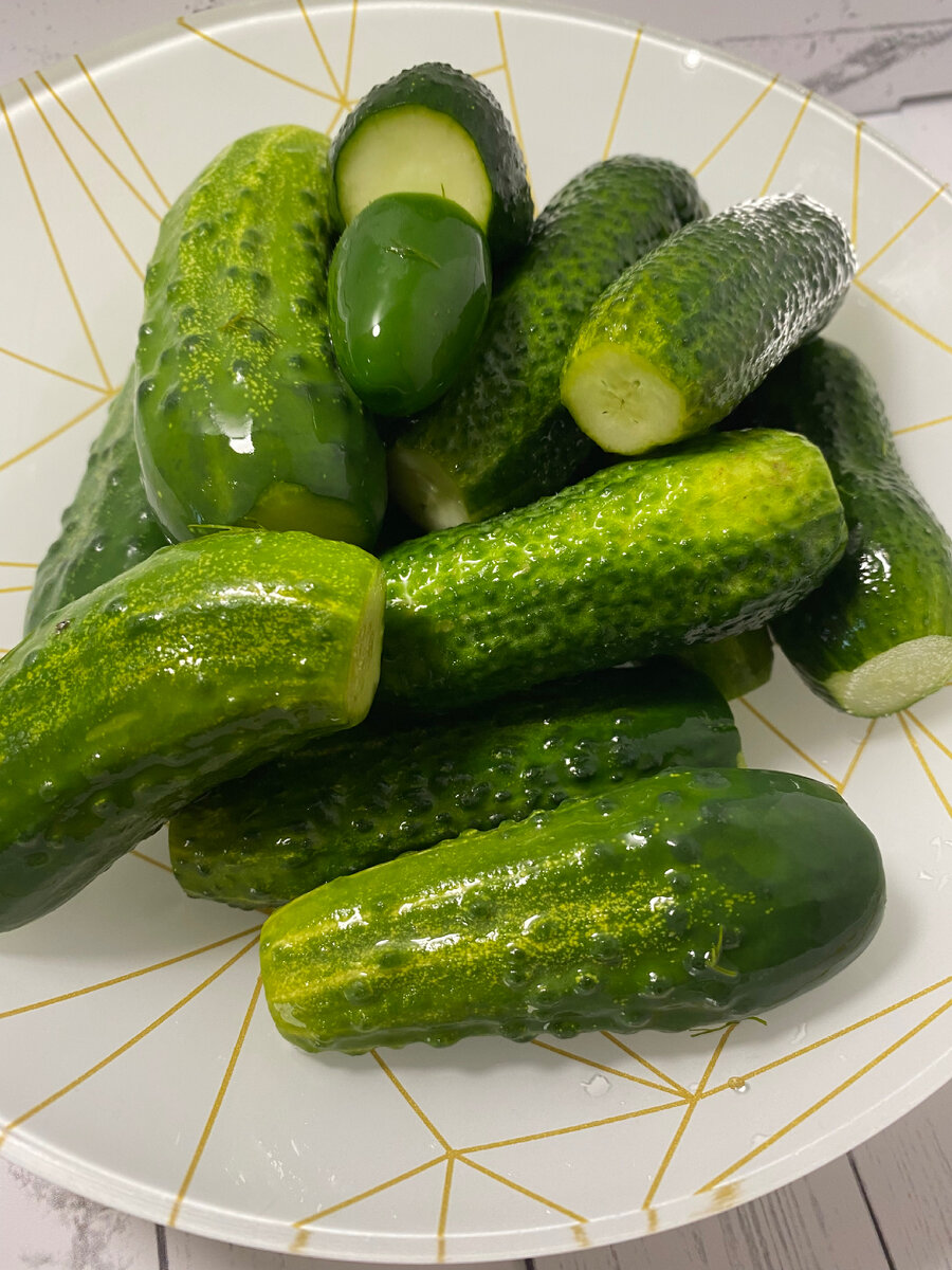 Малосольные огурцы.