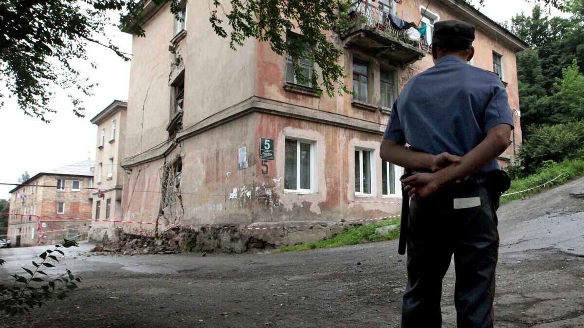    Аварийный жилой дом во Владивостоке© РИА Новости / Виталий Аньков