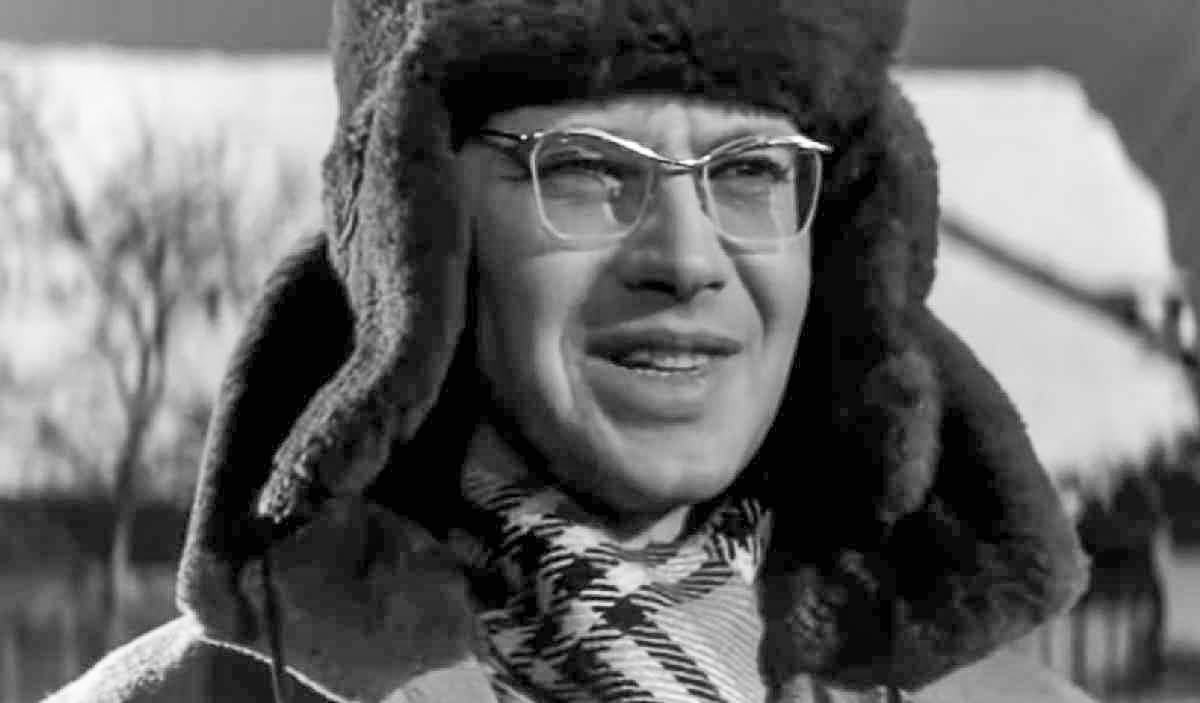 Кадр из фильма "Порожний рейс". Александр Демьяненко в роли журналиста Павла Сироткина