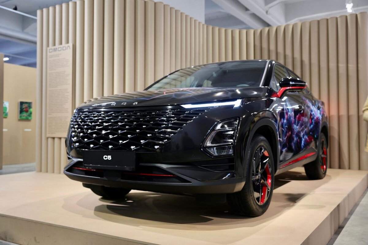     В России представили новый китайский кроссовер Omoda C5 Фото: АвтоВзгляд