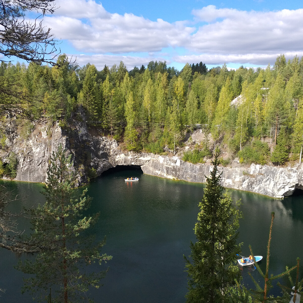 Мраморный каньон в парке Рускеала. Листайте галерею. Фото автора.