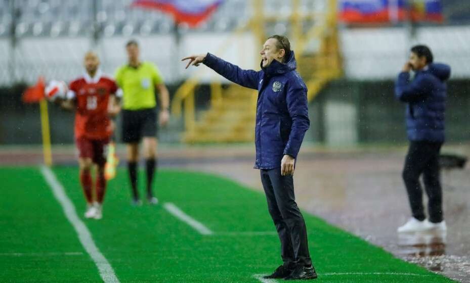    Валерий Карпин не думает об обстановке вокруг матча с Киргизией. Фото: РФС