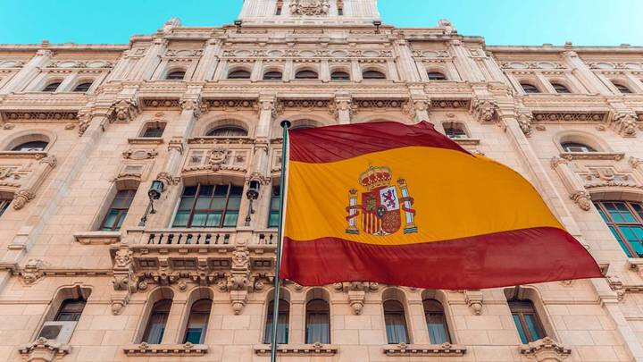 Испания  теплая страна и флаг  фото: картинки  яндекса.