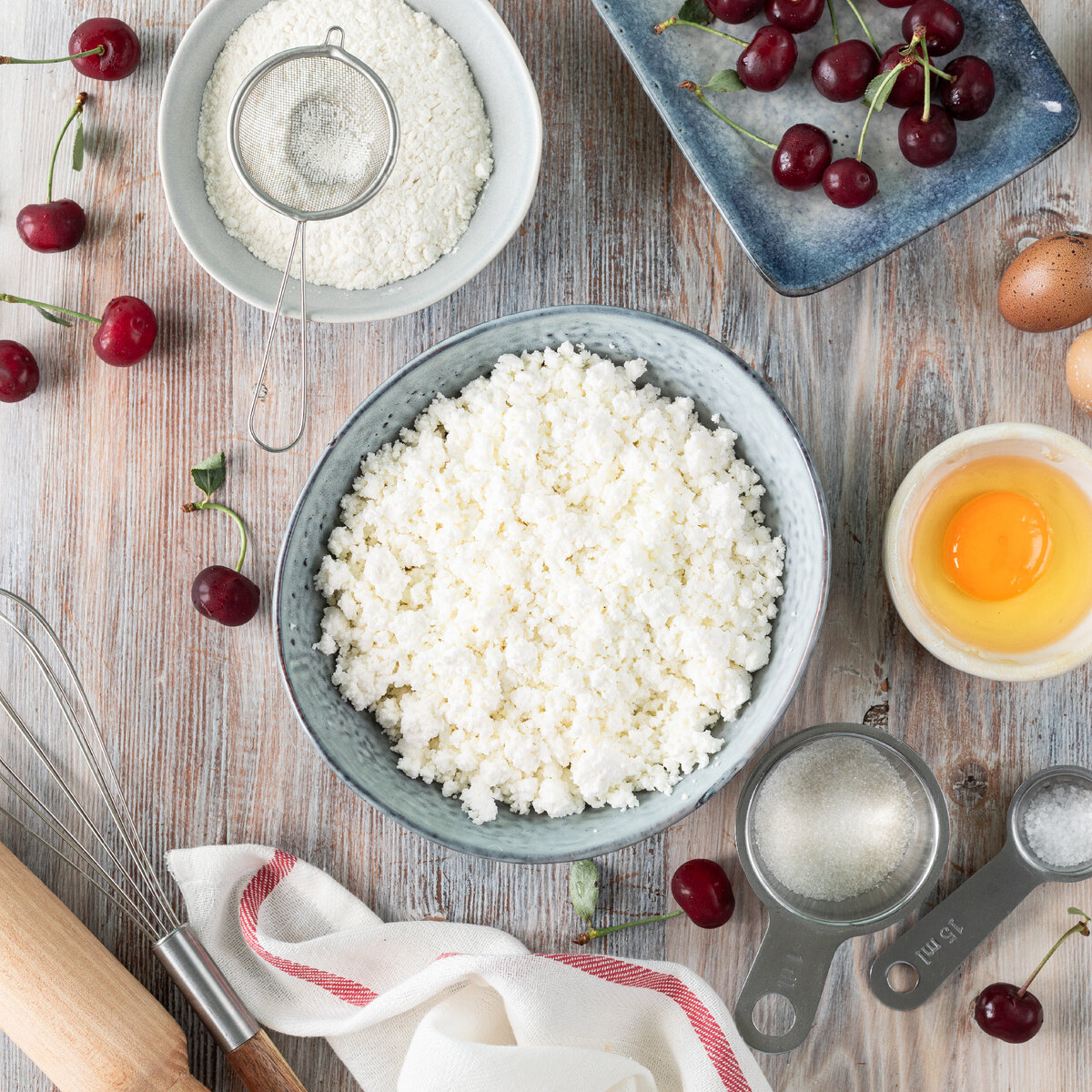  Мы подготовили для вас рецепт не только вкусного, но и полезного завтрака – сырники в духовке ⬇

Вам понадобится:

🔸Творог – 250 гр.
🔸Яйцо – 1 шт.
🔸Мука – 2 ст. л.
🔸Сахар – 1 ст.л.