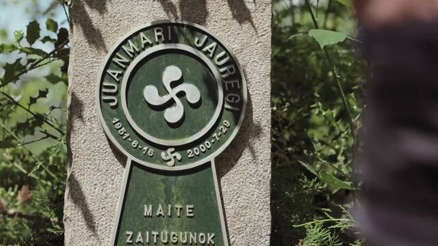 Монумент в память о Хуане Мари Хауреги, погибшем от рук террористов ЭТА