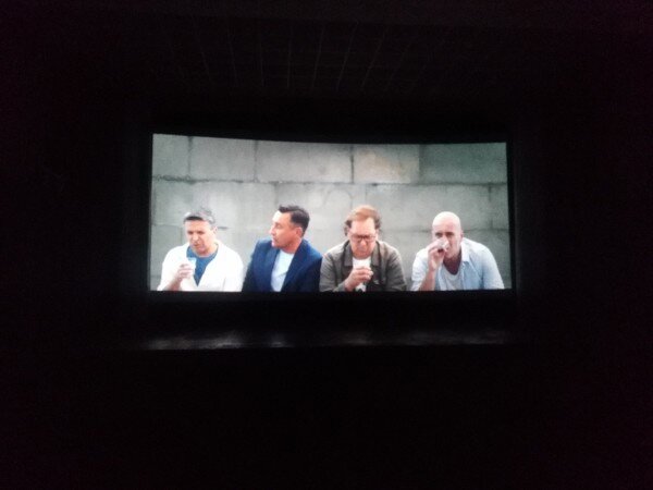 Желающих посмотреть фильм на сеансе, на который я попала, оказалось 7 человек...