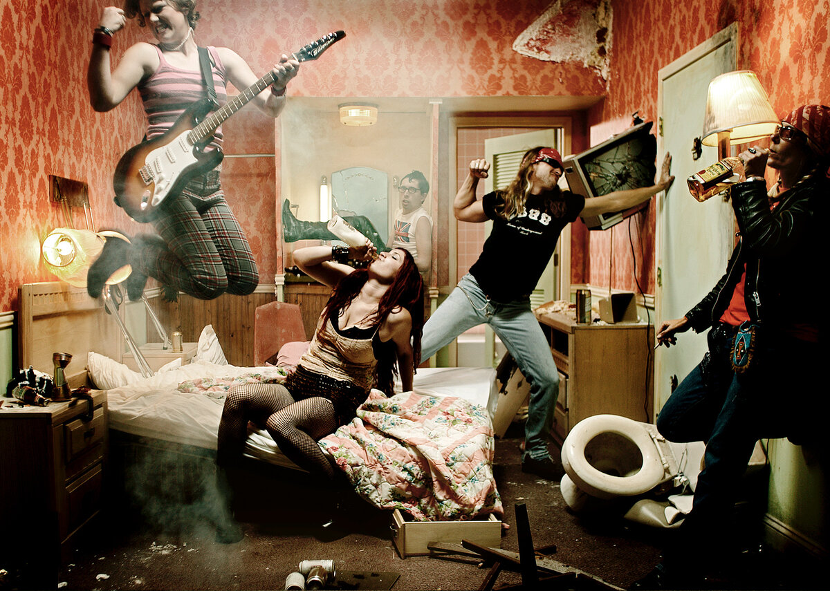 Соседи немного расшумелись, но ничего страшного. Просто они так самовыражаются...