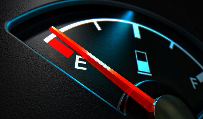 Кроме того, в некоторых областях России началась дефицит топлива на АЗС. Это явление напоминает старшим автолюбителям о временах позднего СССР, когда такой дефицит был распространен.