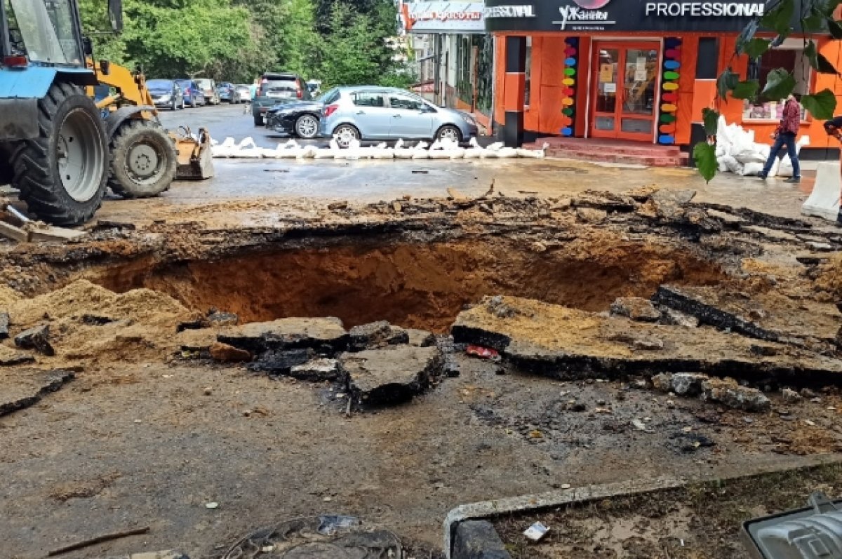   В Татарстане рабочий оказался под завалами грунта во время замены водопровода.