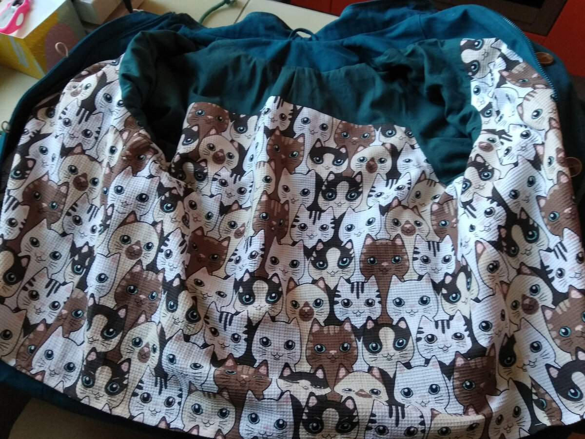 На фото готовая к втачиванию подкладка.