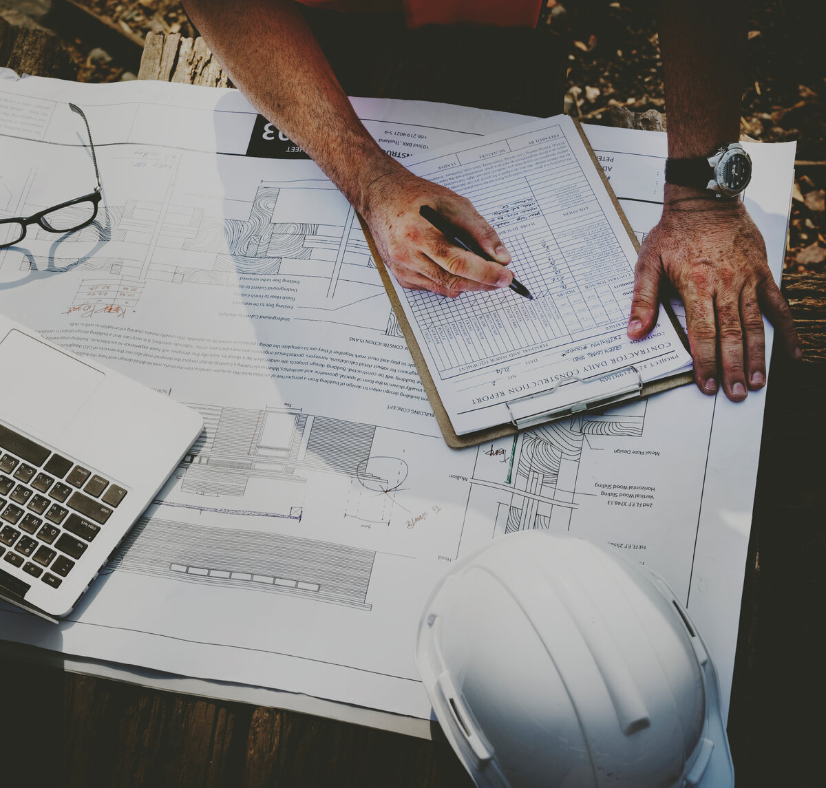 <a href="https://ru.freepik.com/free-photo/site-engineer-on-a-construction-site_2970975.htm#query=%D0%B2%D0%B5%D0%B4%D0%B5%D0%BD%D0%B5%D0%BD%D0%B8%D0%B5%20%D0%B4%D0%BE%D0%BA%D1%83%D0%BC%D0%B5%D0%BD%D1%82%D0%B0%D1%86%D0%B8%D0%B8%20%D0%B2%20%D1%81%D1%82%D1%80%D0%BE%D0%B8%D1%82%D0%B5%D0%BB%D1%8C%D1%81%D1%82%D0%B2%D0%B5&position=49&from_view=search&track=ais">Изображение от rawpixel.com</a> на Freepik