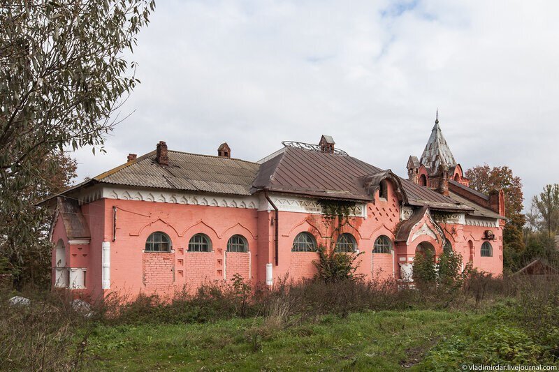 
Станция Рюриково – неорусское чудо из Тульской губернии. Она находится  примерно в 10 км от Алексина.-2