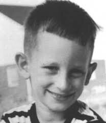 «Меня все время пинали и шпыняли, пару раз я приходил домой с разбитым носом. Это было ужасно».