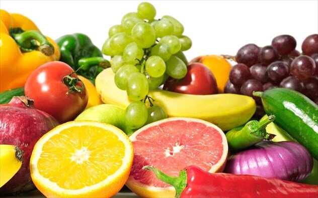 Μπορεί να ισχυρίζεστε ότι τρώτε λαχανικά και φρούτα αλλά αν δώσετε λίγη περισσότερη σημασία στις διατροφικές σας συνήθειες θα διαπιστώσετε ότι δεν το κάνετε όσο νομίζετε. Βάλτε σα στόχο, 4 έως 13 μικρομερίδες φρούτων ή/και λαχανικών σε ημερήσια βάση και έχετε σαν εύκολο κριτήριο επιλογής το χρώμα. Εν ολίγοις, περισσότερα χρώματα, περισσότερες οι βιταμίνες. Μια μικρομερίδα λογίζεται μισή έως μια κούπα φλιτζανιού, ανάλογα το φρούτο.