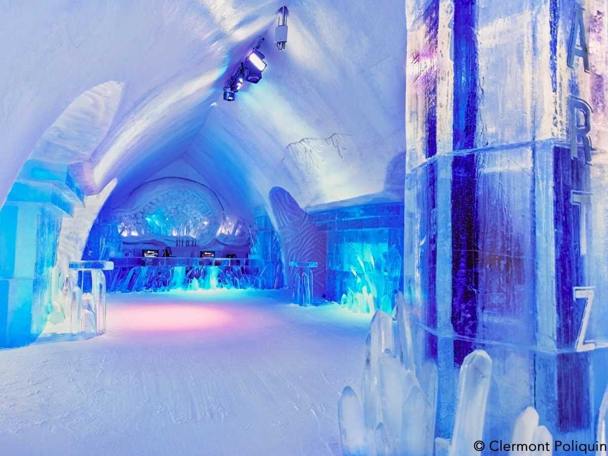 Как называется большой ледяной дворец снежной королевы. Hotel de glace, Квебек, Канада. Ледяной дворец (Ice Hotel), Швеция.. Hotel de glace Квебек Канада ледяной бар. Hotel de glace (Канада/Квебек) ледяной отель в Квебеке.