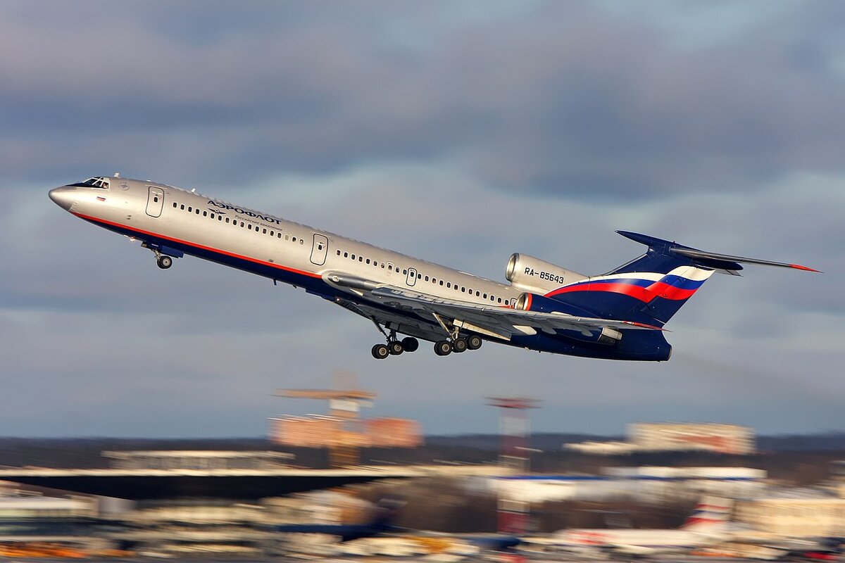 Вылет Ту-154М из Москвы рейса SU817 в 23:20 ч., прибытие в Омск в 05:30 ч. Вылет из Омска SU818 в 06:50 ч., прибытие в Москву в 07:20 ч. (время местное). Фото Alexander Mishin

