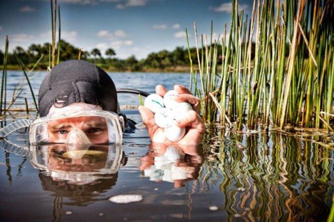  Многие люди любят жаловаться на то, что для них нет работы. А ведь так хочется устроиться на нормальное место, где делать ничего не надо, а деньги получать точно в срок. Идти на тяжелый физический труд, который, как известно, и сделал из обезьяны человека, согласны далеко не все. Кто же добровольно пойдет работать дворник? Там не поспишь до обеда.Между тем есть некоторые работы, выполняя которые можно стать настоящим мастером, выделившись из миллионов серых людей. 

