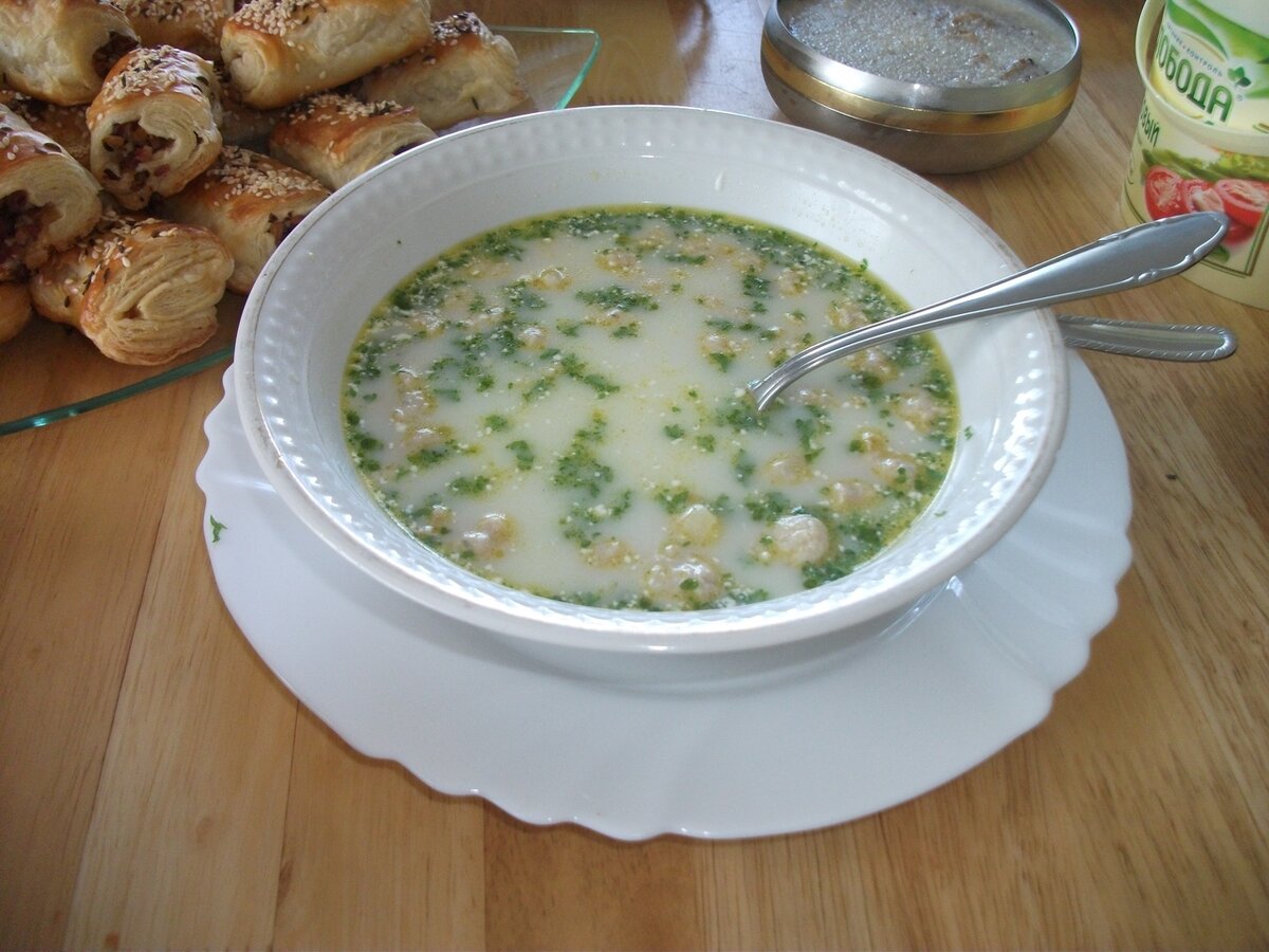 Супчик с фрикадельками, как говорится - раз в сутки суп должен быть в желудке ))