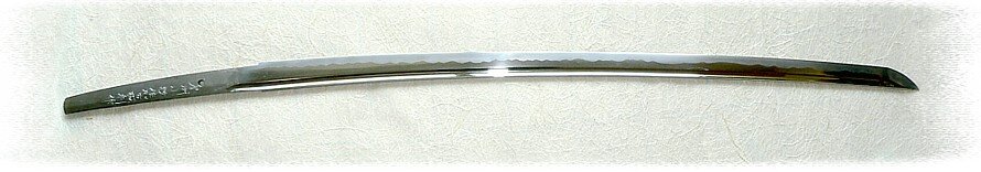 Синоги-дзукури. Годится и для катаны, и для тати, и даже может быть перемонтирован в поздний военный меч син-гунто.