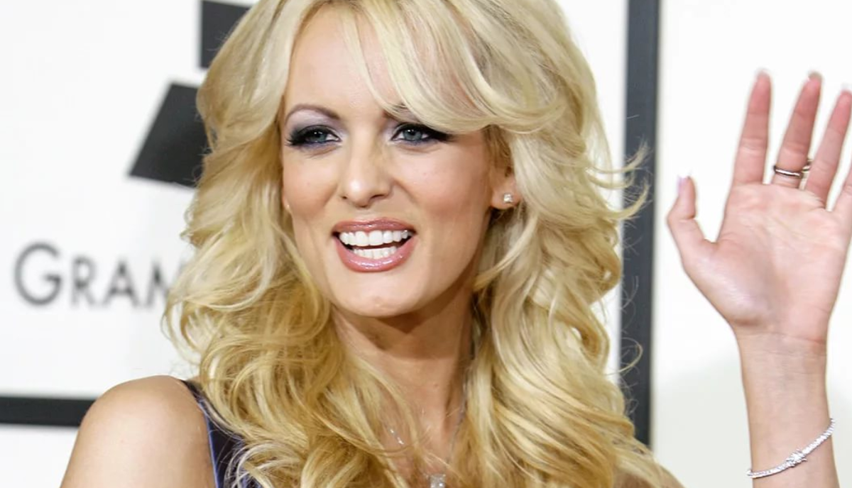 Стеффани Клиффорд.