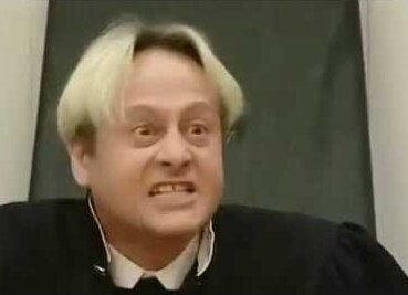 Эдуард в роли судьи в скетч-шоу 6 кадров