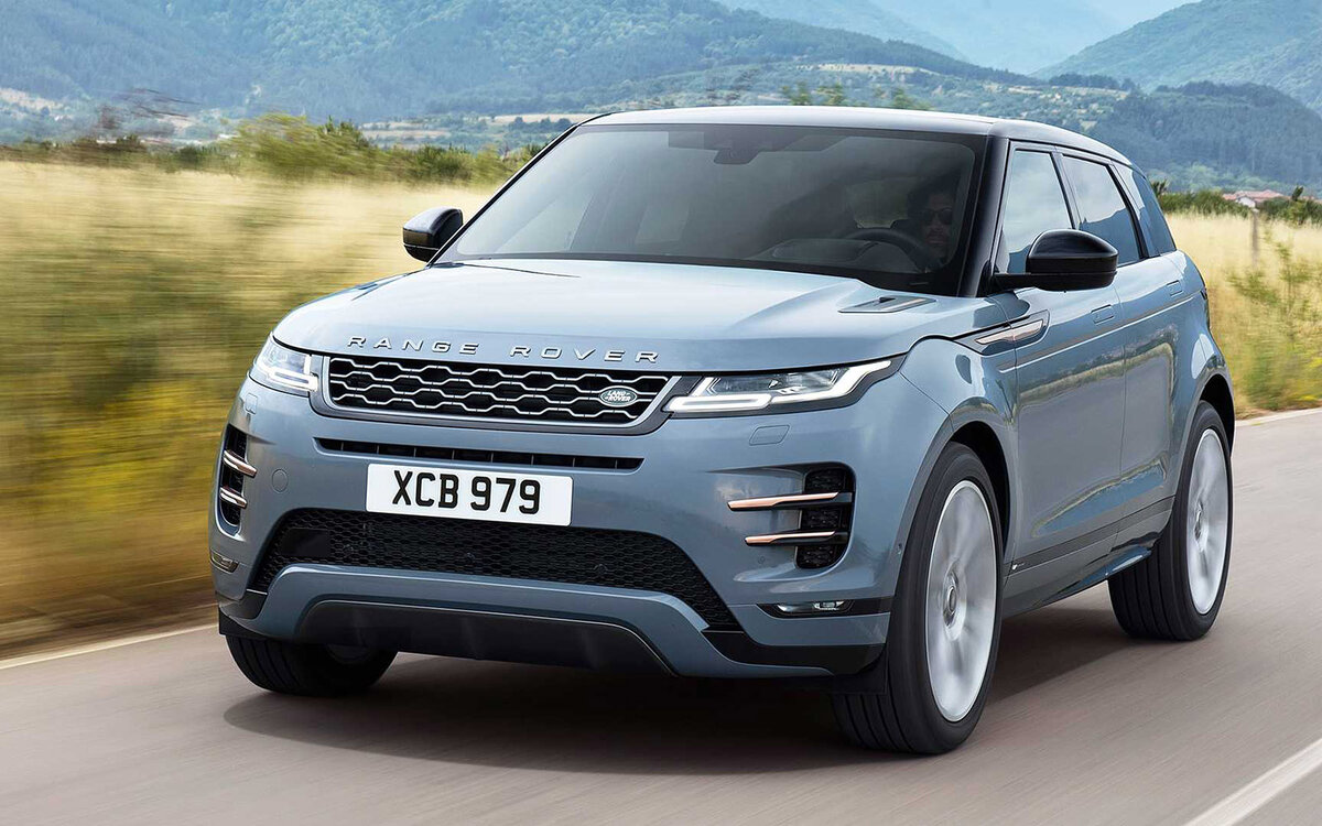 Свежепоказанный Range Rover Evoque ожидается в России в конце зимы. Автомобиль базируется на доработанной платформе предшественника. Трехдверной версии больше не предлагается – маленький «англичанин» будет доступен только с пятью дверями. В отличие от западных рынков, у нас будут продаваться исключительно полноприводные модификации. Двухлитровый турбодизель в зависимости от степени форсировки развивает 150 и 180 л.с. Бензиновые версии при таком же рабочем объеме выдают 200, 249 либо 300 «лошадей».