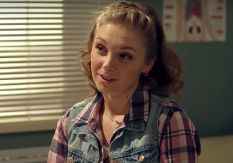              Месяц назад, 6 января Наталье Скомороховой исполнился 31 год. В принципе - говорить о возрасте женщины - моветон, но в данном случае можем это себе позволить, ибо наша Наташа этому возрасту не соответствует ни по каким показателям)! Юная, нежная и наивная на экране, она по-прежнему больше напоминает школьницу.