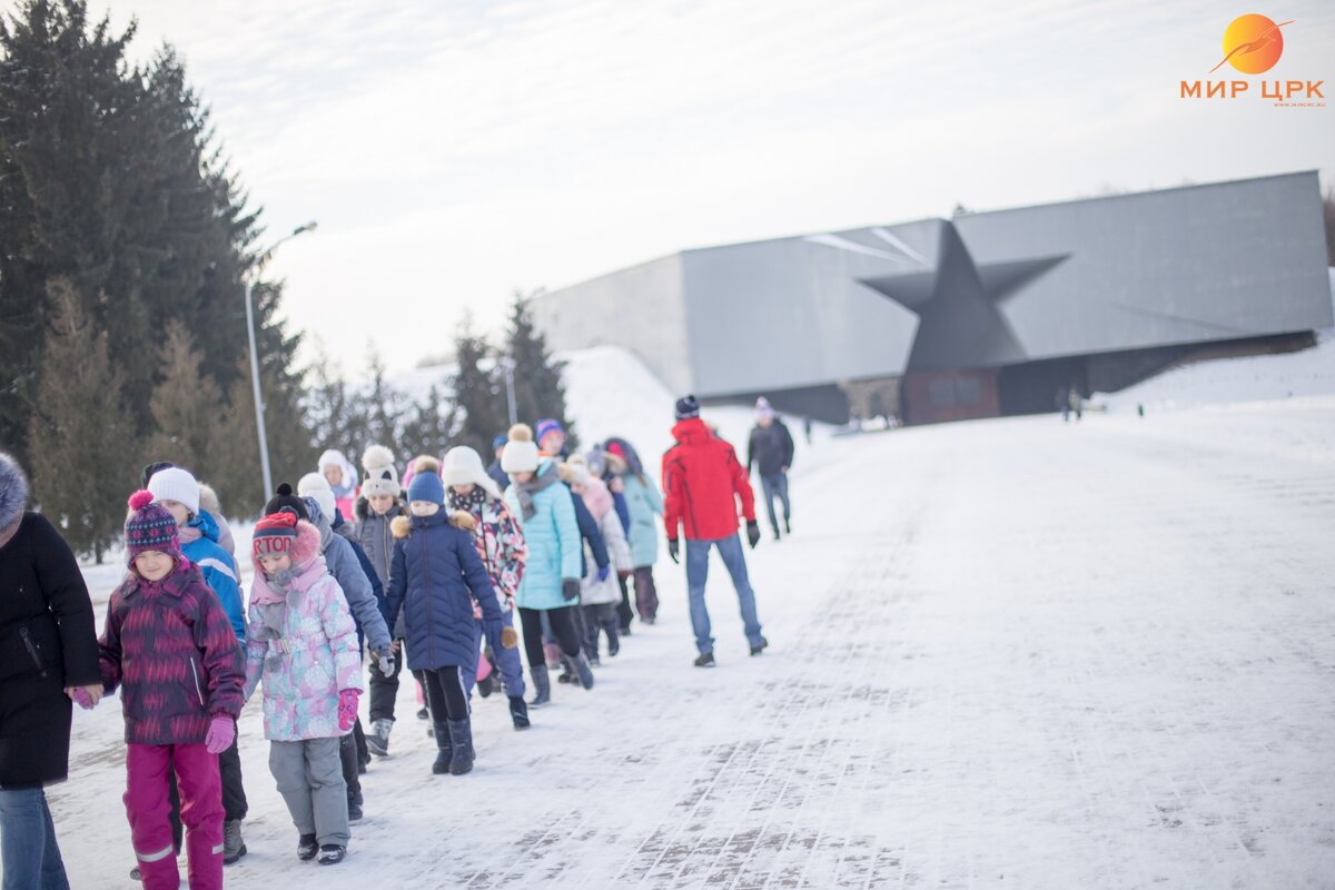 С чем не поспоришь - у нас общая история... И это накладывает отпечаток на всё происходящее с нашими  странами,  - на политику на социальную жизнь.  С чем ещё не поспоришь, у Беларуси, в то же время, общая история ещё и с Польшей и с Литвой... Это тоже влияет на наши отношения. Отсюда и нам русским непонятные тяготения белорусов ( в частностях) в Европу, а не  в Россию. 