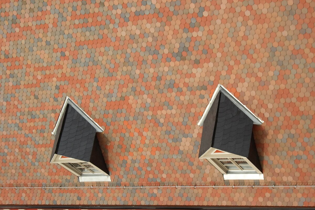 Слуховые окна на крыше: рассматриваем устройство