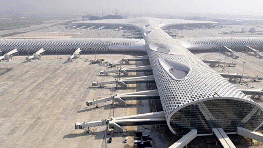    Построенный почти за 8 миллиардов долларов, новый аэропорт Стамбула официально стал главным аэропортом Турции в эту субботу. Переезд из закрытого аэропорта Ататюрк был завершен менее чем за сутки.