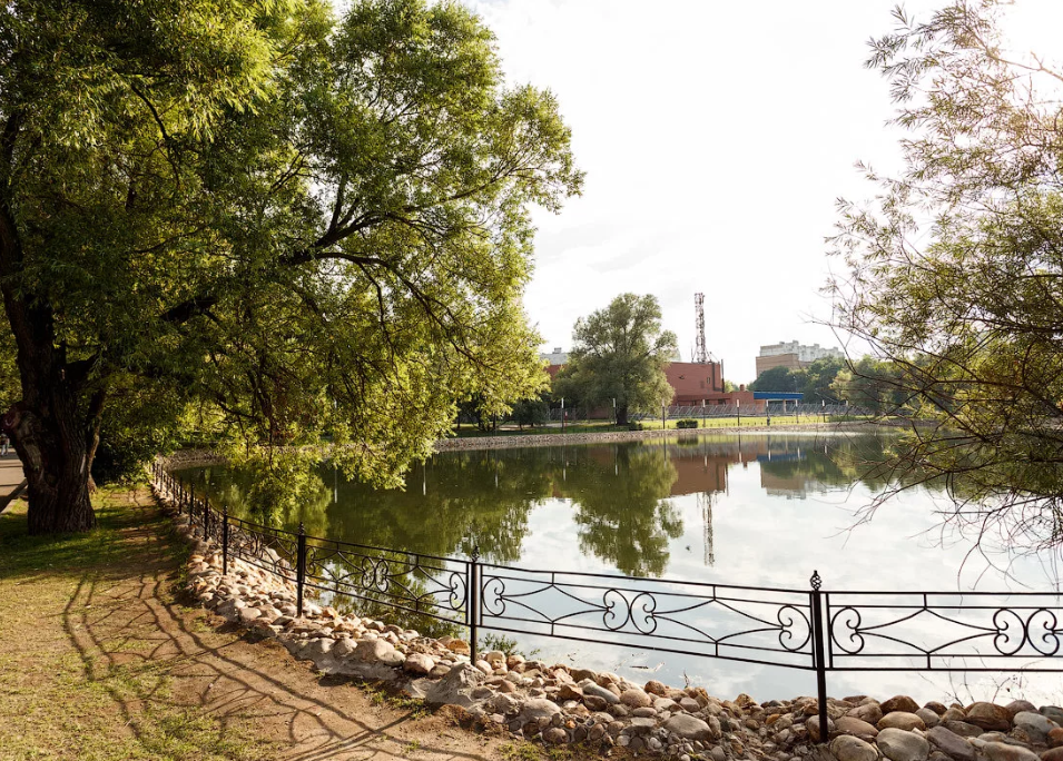 Сказка перово. Парк Перово Москва. Перовский парк Перово. Перовский сквер Москва. Метро Перово парк.