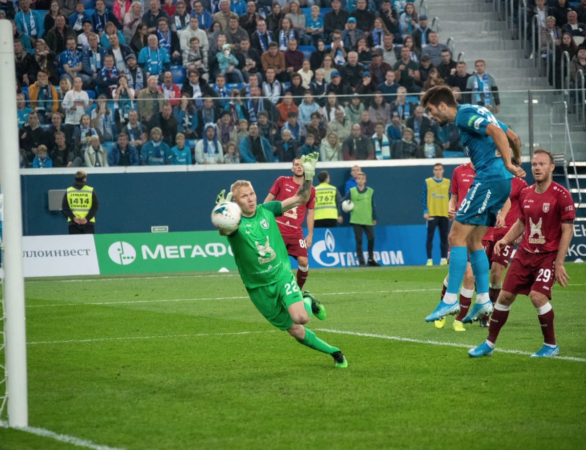 Алексей Сутормин забивает свой первый гол за "Зенит". Источник: https://fc-zenit.ru/
