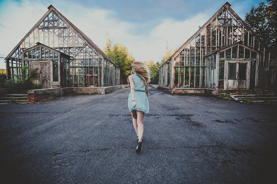 https://pixabay.com/photos/msu-girl-woman-running-run-runs-2170702/